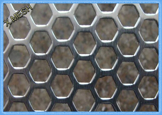 Strato di alluminio perforato esagonale anodizzato / spessore dello schermo 1.5mm
